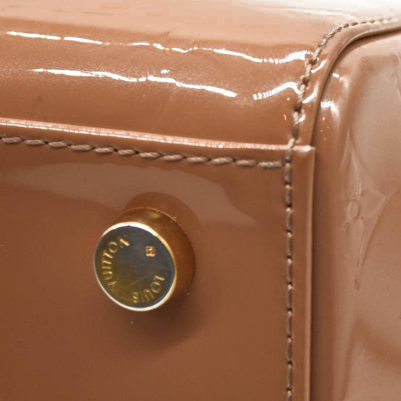 LOUIS VUITTON Vernis Brea MM Beige Poudre