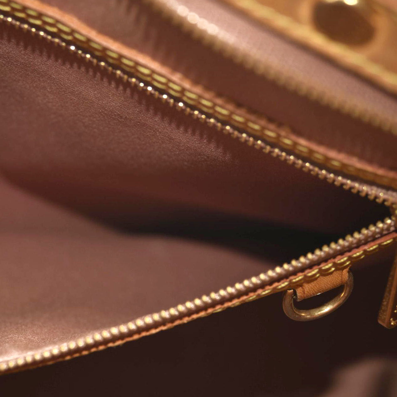 LOUIS VUITTON Vernis Brea MM Beige Poudre