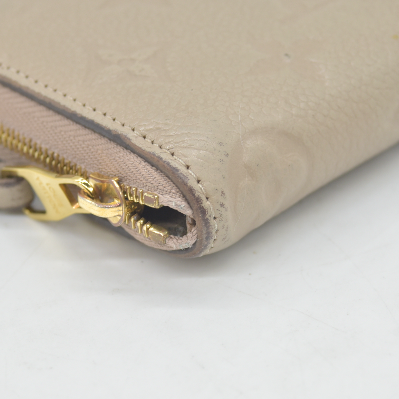 $760 RFID Louis Vuitton Monogram Empreinte Zippy Coin Case Beige