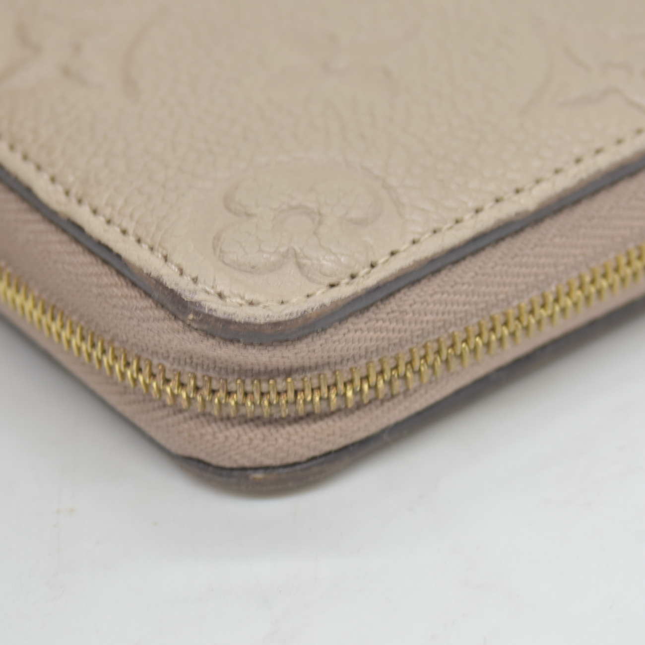 $760 RFID Louis Vuitton Monogram Empreinte Zippy Coin Case Beige