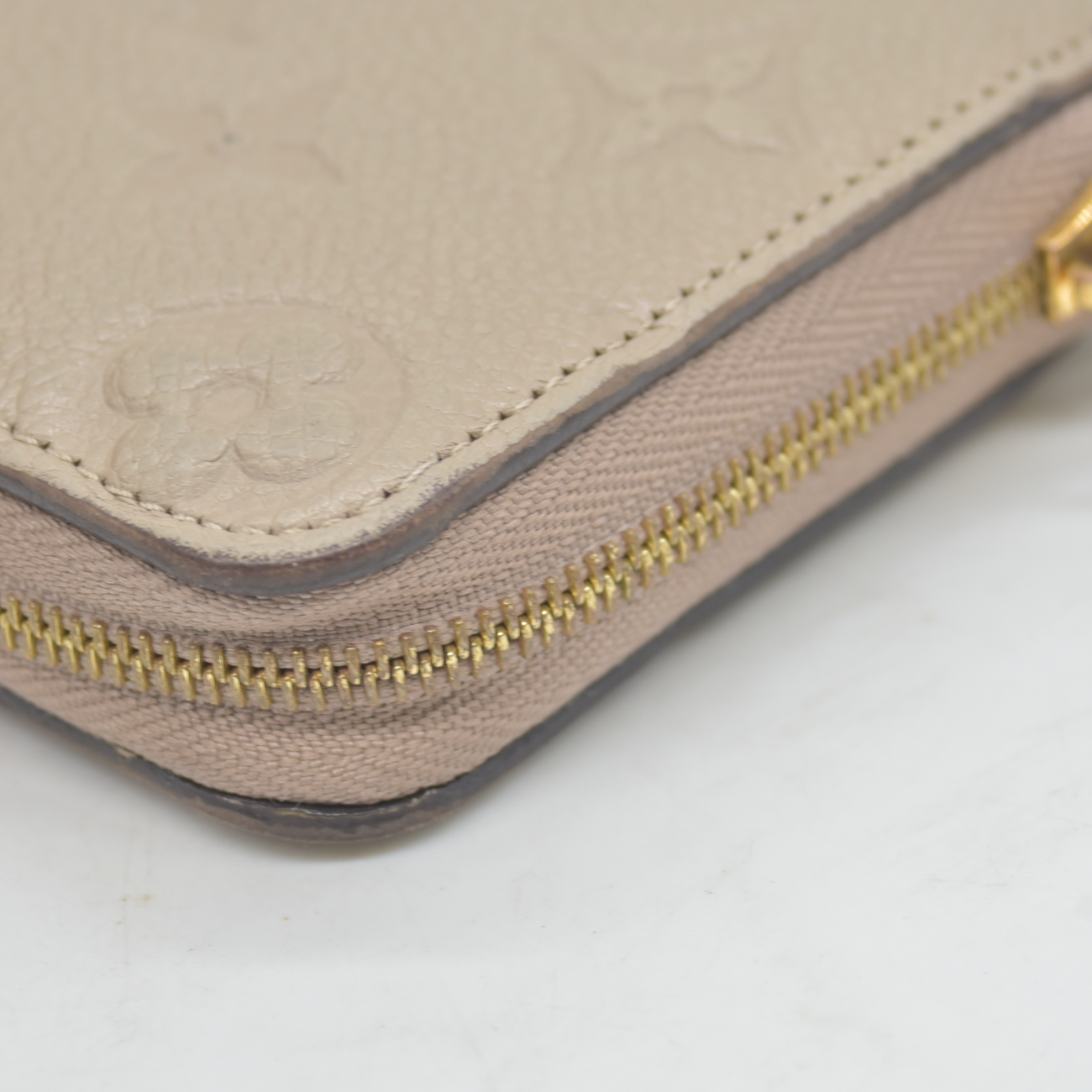 $760 RFID Louis Vuitton Monogram Empreinte Zippy Coin Case Beige