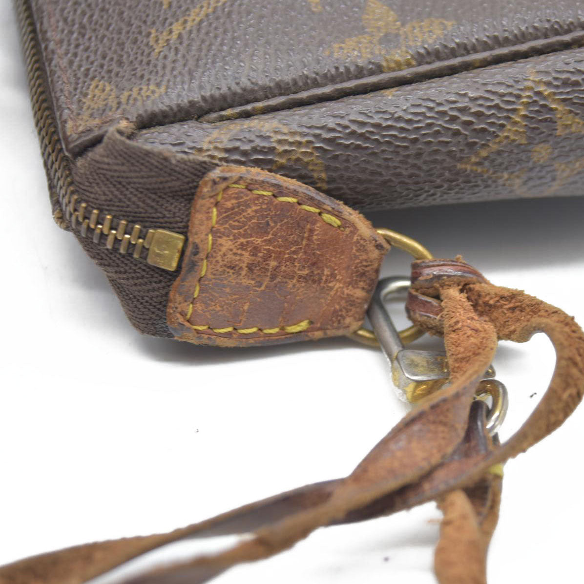 $1660 Louis Vuitton Monogram Pochette Accessories Pouch Bag  AR1907