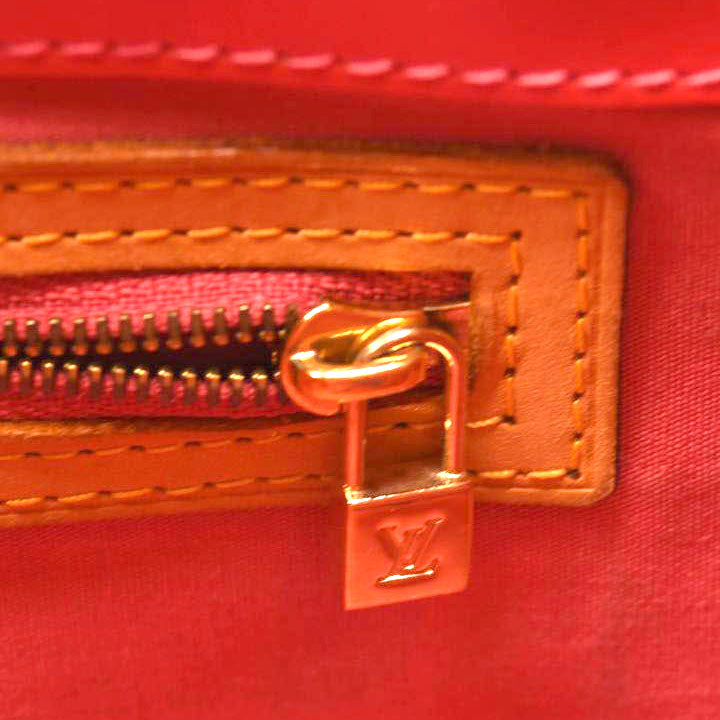 LOUIS VUITTON Vernis Reade PM Fuchsia