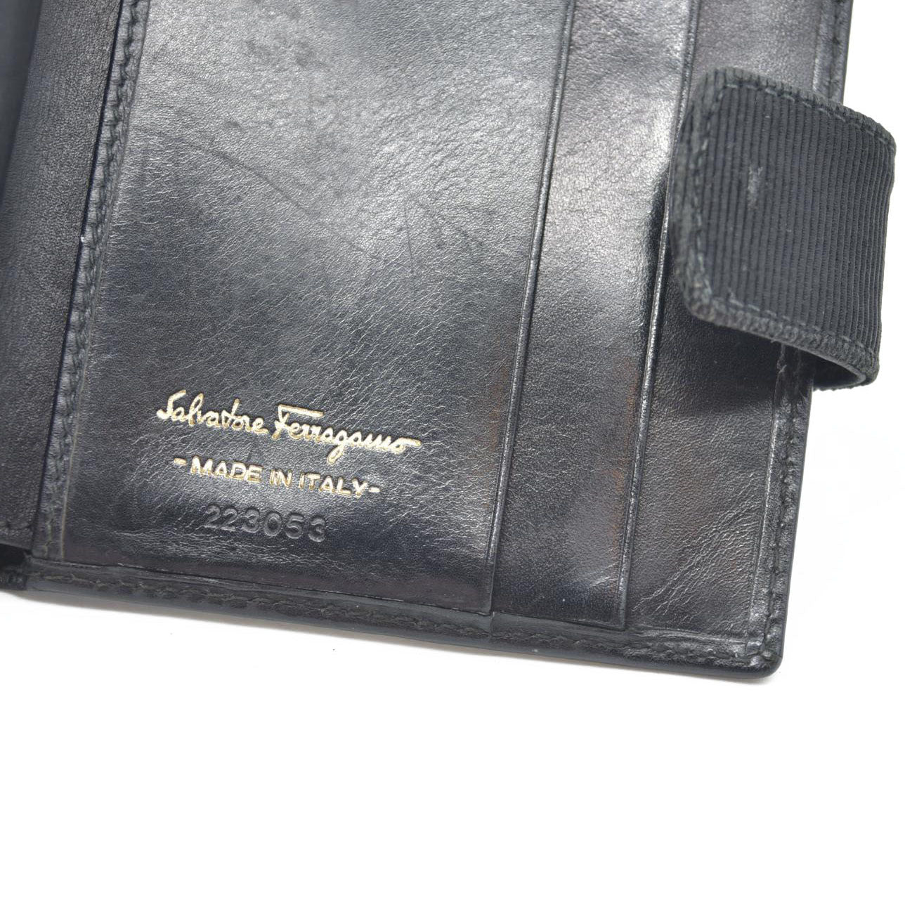 $450 Salvatore Ferragamo Vara Leather Bifold Wallet Black