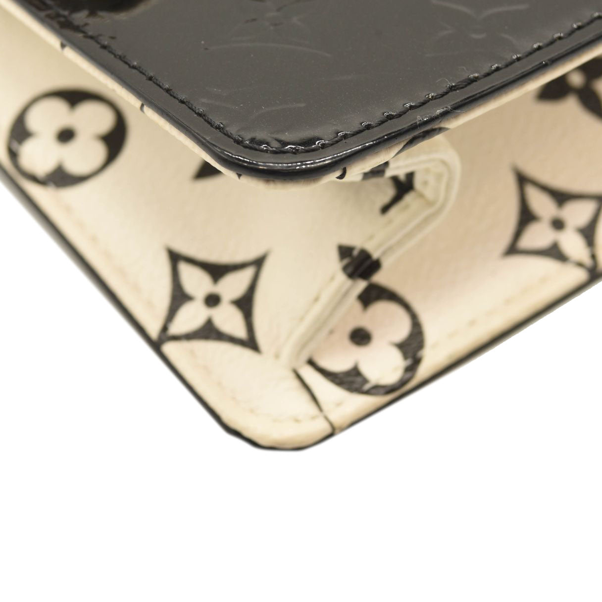 LOUIS VUITTON Vernis Epi Monogram Wynwood Black White