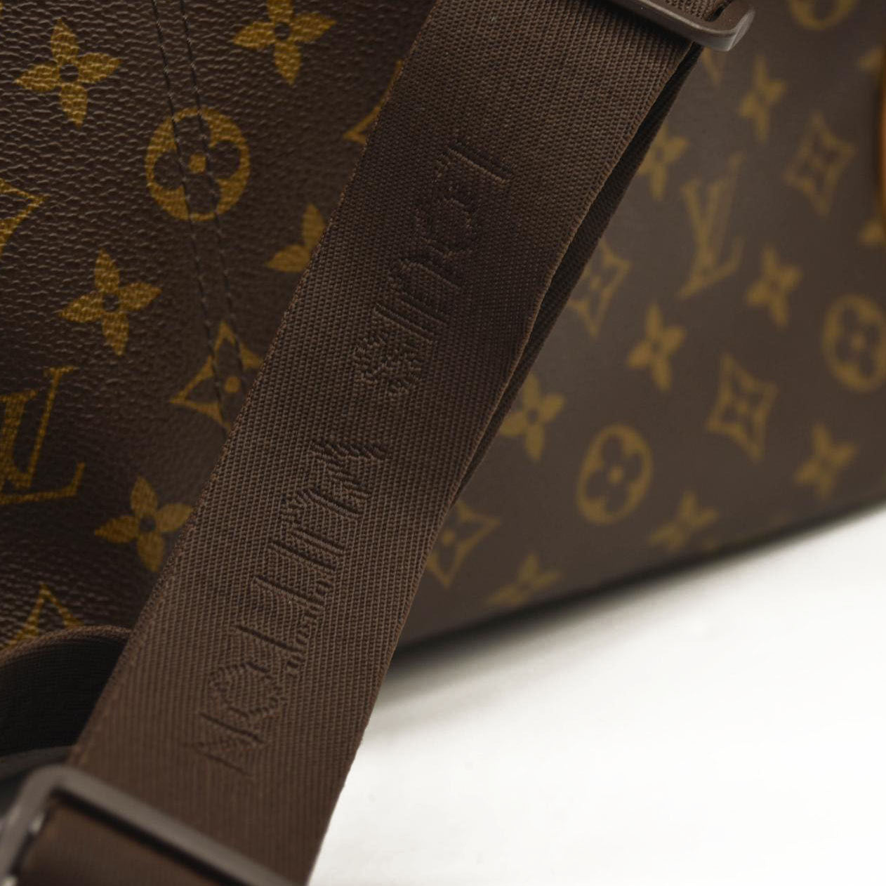 LOUIS VUITTON Monogram Abbesses Messenger Bag