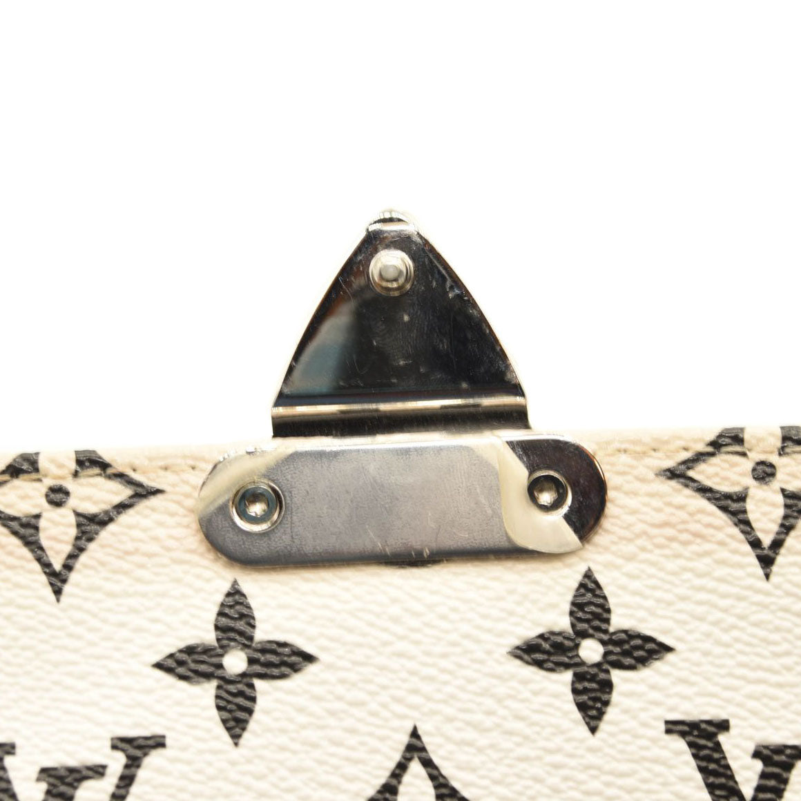 LOUIS VUITTON Vernis Epi Monogram Wynwood Black White