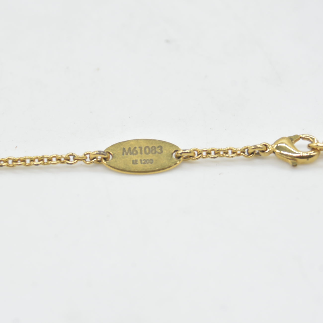 $520 2020 Louis Vuitton Essential V Necklace Gold LE1200