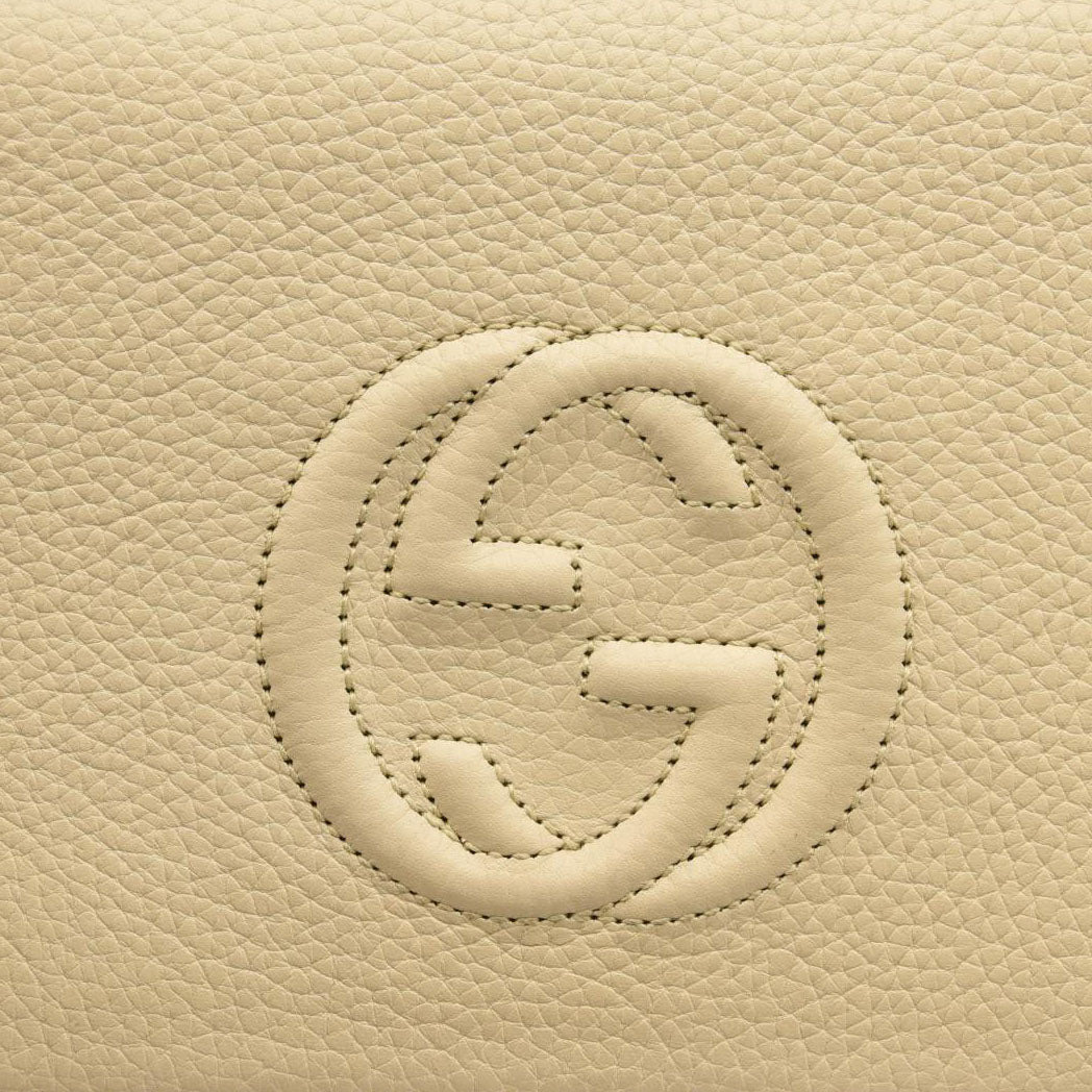 GUCCI Pebbled Calfskin Soho Wallet on Chain Ivoire