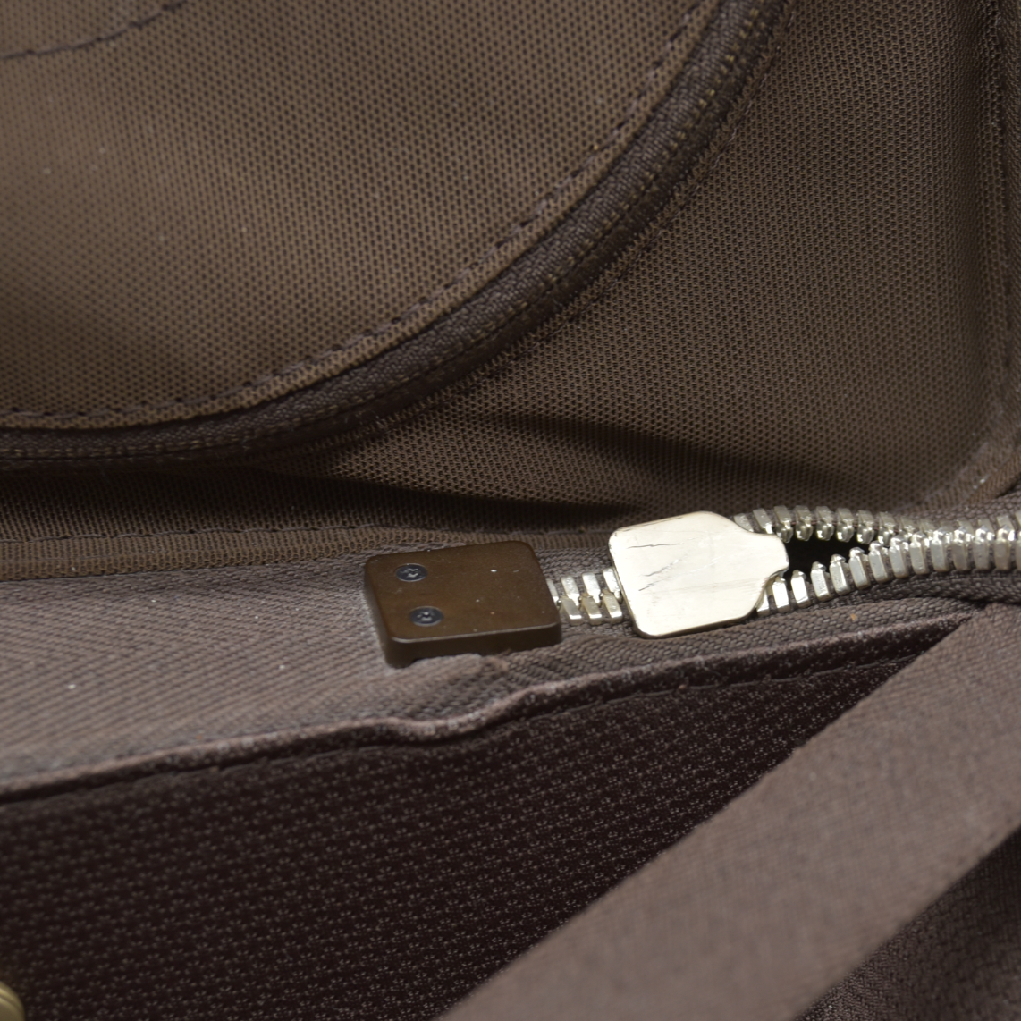 $2980 Louis Vuitton  Monogram Horizon 50 with dust bag