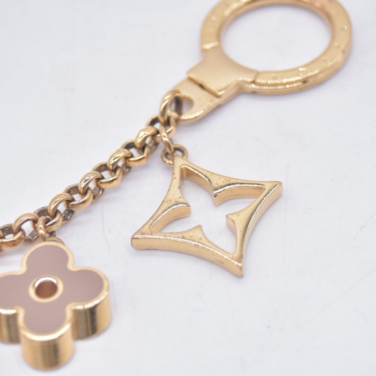 $675 2014 Louis Vuitton Fleur De Monogram Bag Charm DR0154