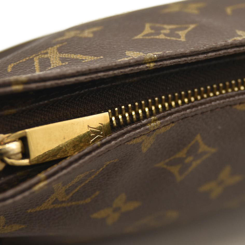 LOUIS VUITTON Monogram Trotteur  AR0051