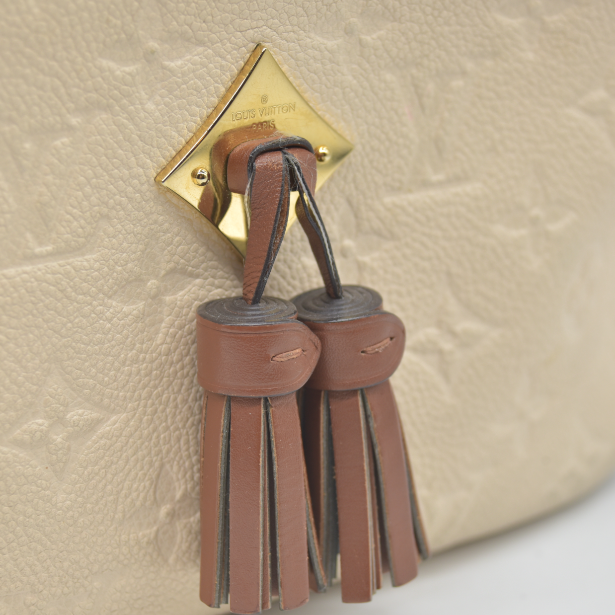 $1890 LOUIS VUITTON  Empreinte Saintonge Creme CA0169