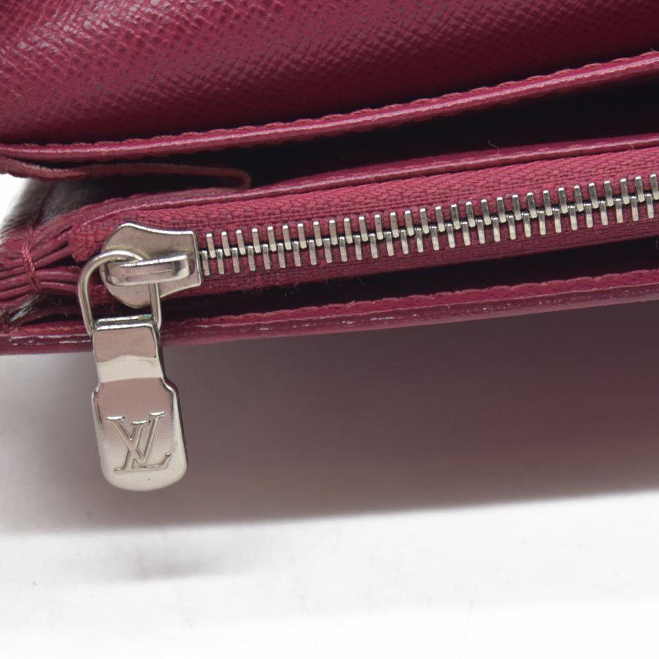 $770 LOUIS VUITTON Epi Sarah Bifold Long Wallet