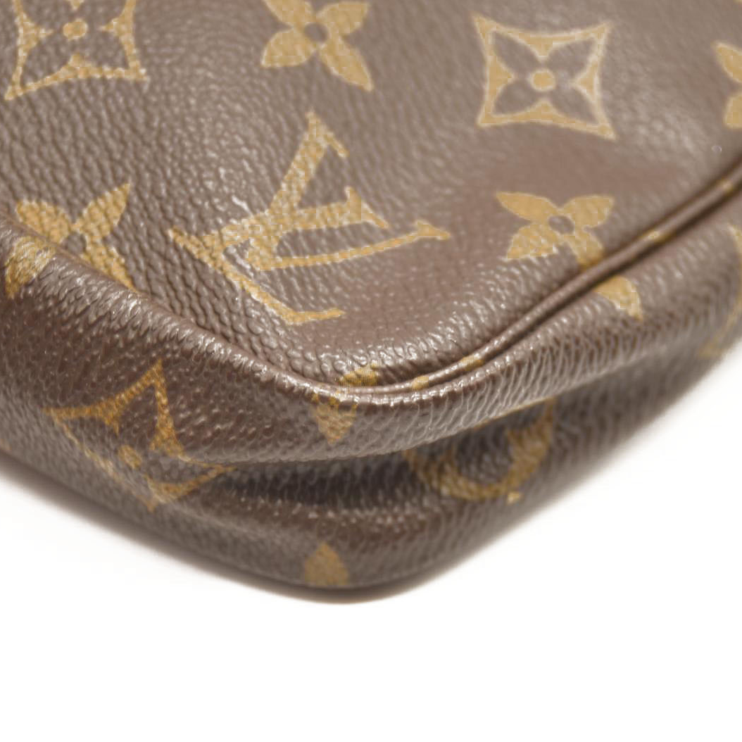 LOUIS VUITTON Monogram Pochette Accessories BJ0070