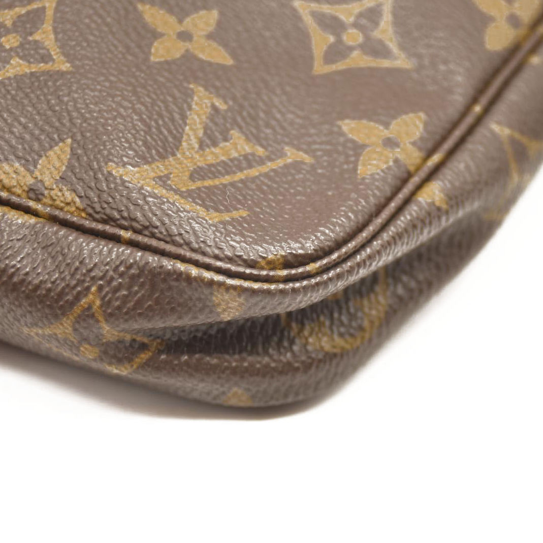 LOUIS VUITTON Monogram Pochette Accessories BJ0070