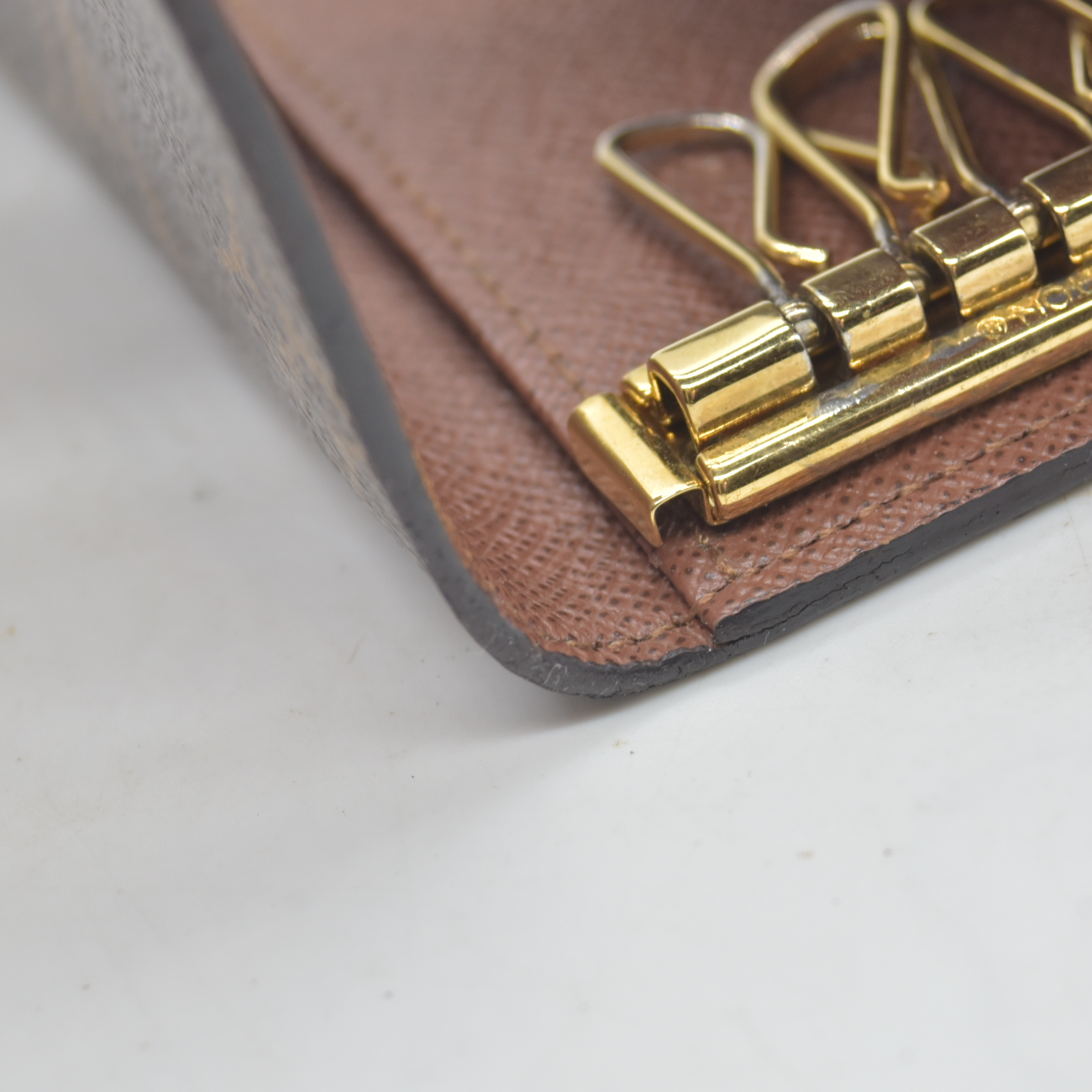$355 Louis Vuitton Monogram Multicles 6 Ring Key Case Brown CT0169