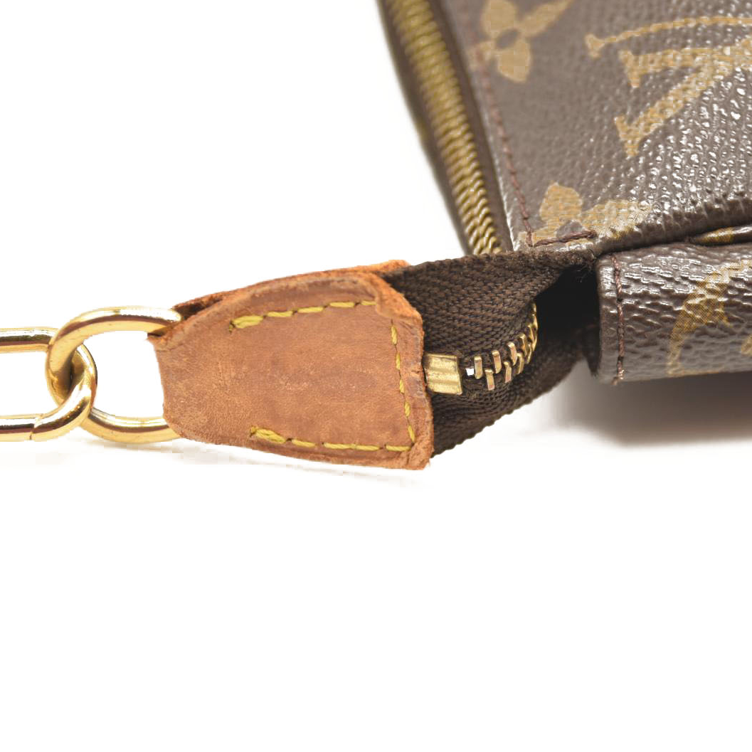 LOUIS VUITTON Monogram Pochette Accessories AR0020