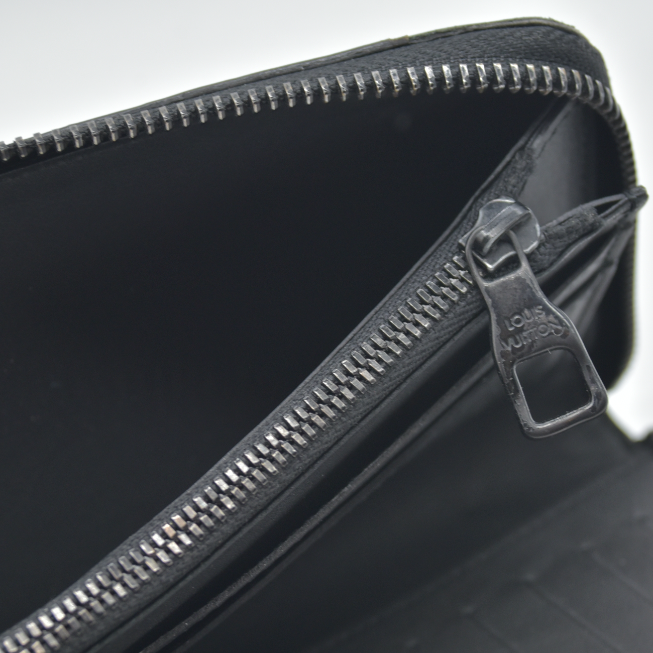 $1210 RFID Louis Vuitton Monogram Empreinte Vertical Zippy Round Long Wallet