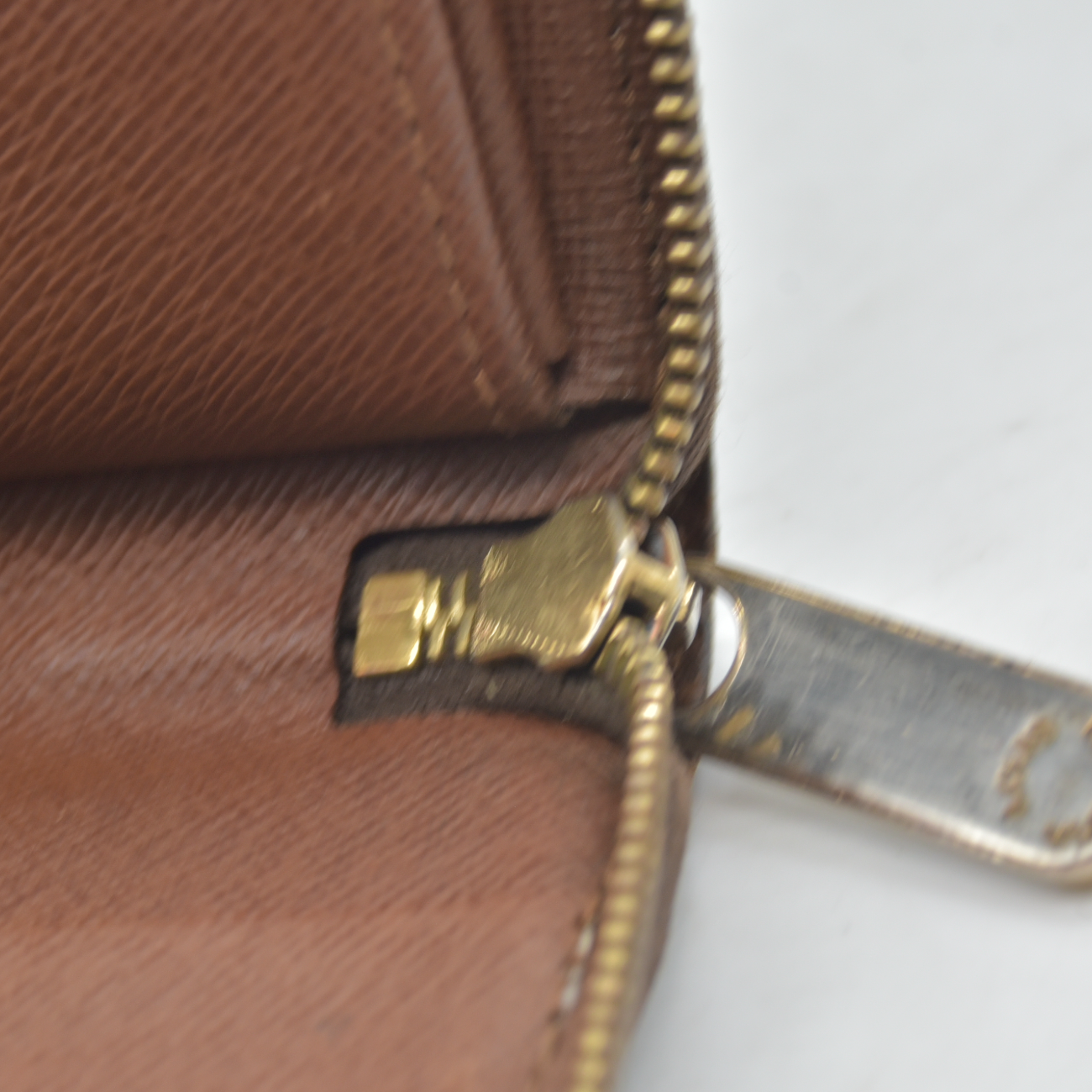 $1040 2005 Louis Vuitton Monogram Zippy Zip Around Organizer Long Wallet VI1015