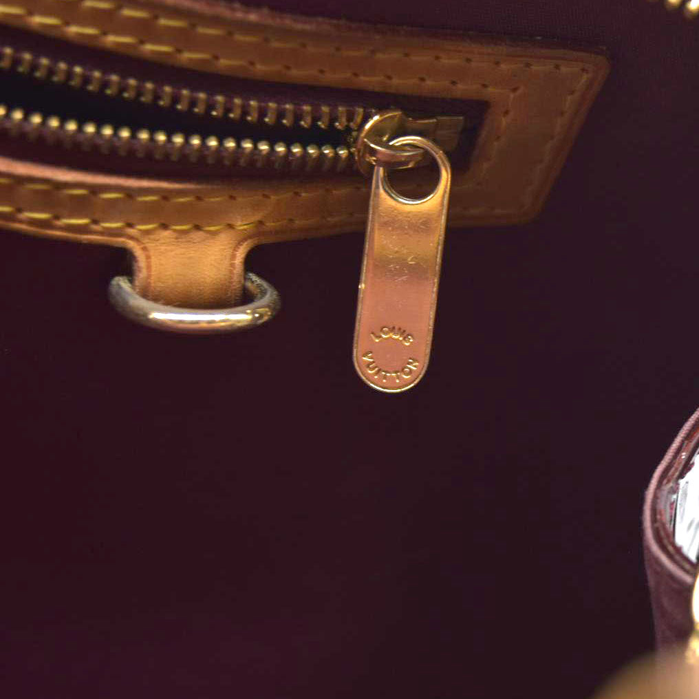 AUCTION $2730 Louis Vuitton  Vernis Brea MM Rouge Fauviste