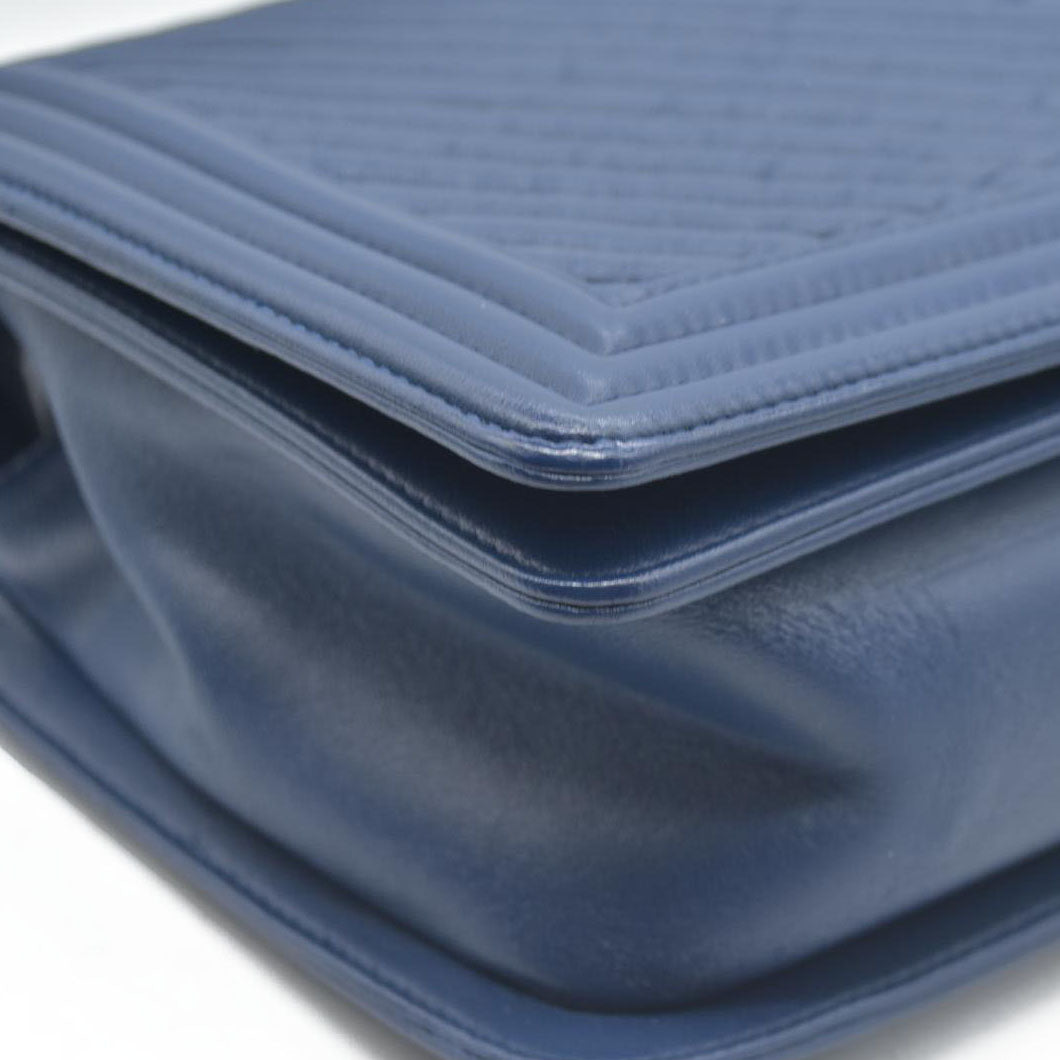 $7000 Chanel Boy Flap Bag Chevron Wrinkled Lambskin New Medium