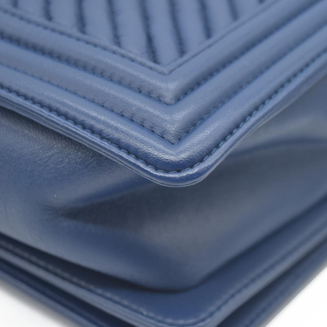 $7000 Chanel Boy Flap Bag Chevron Wrinkled Lambskin New Medium