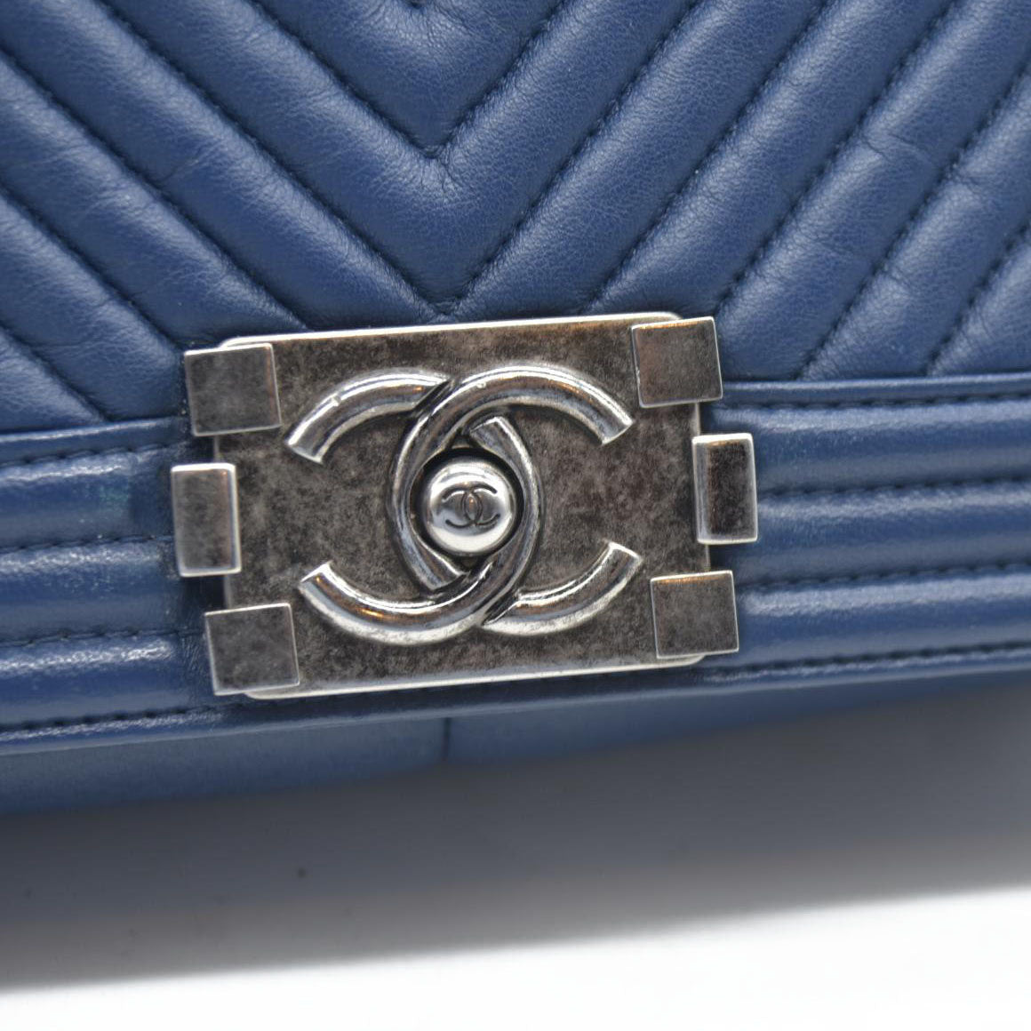$7000 Chanel Boy Flap Bag Chevron Wrinkled Lambskin New Medium