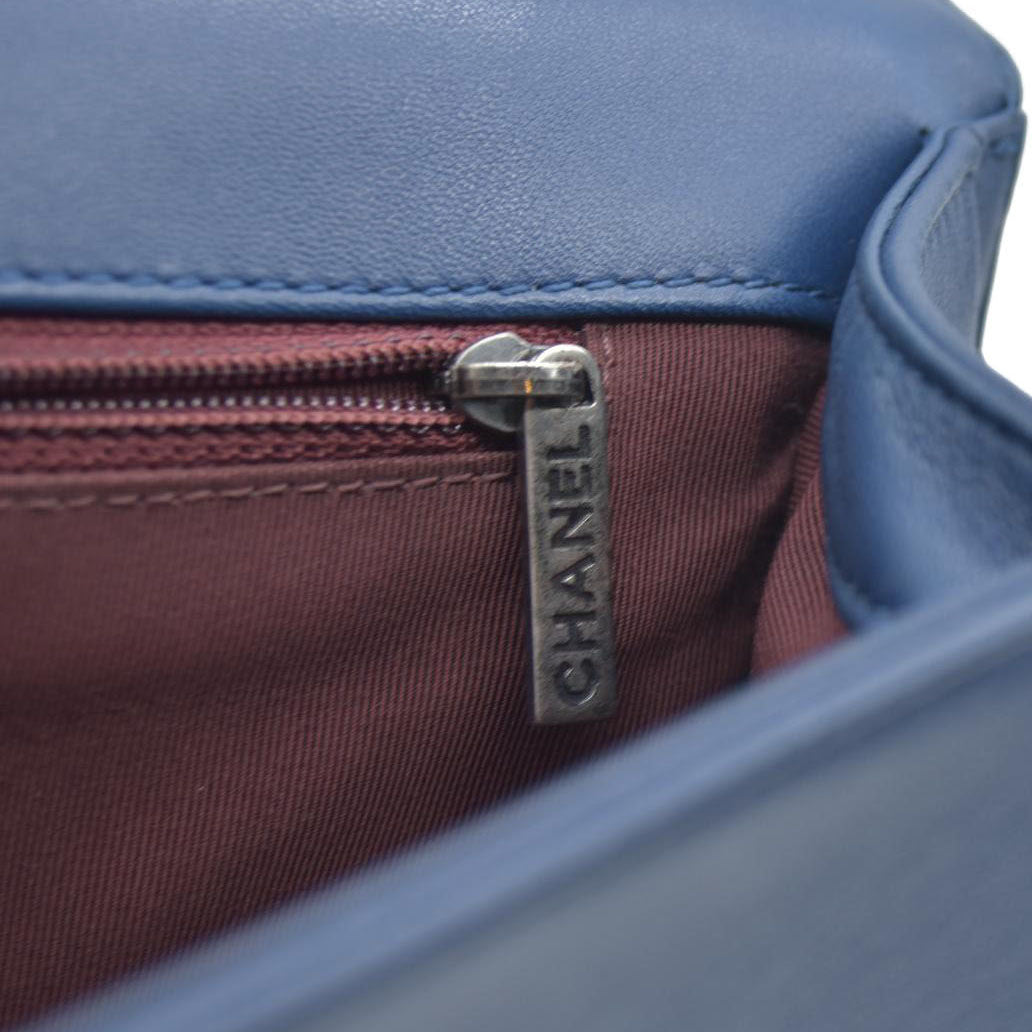 $7000 Chanel Boy Flap Bag Chevron Wrinkled Lambskin New Medium