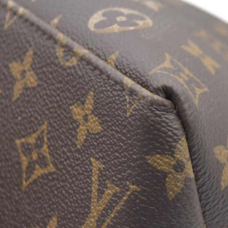 $3150 Louis Vuitton  Monogram Grand Palais