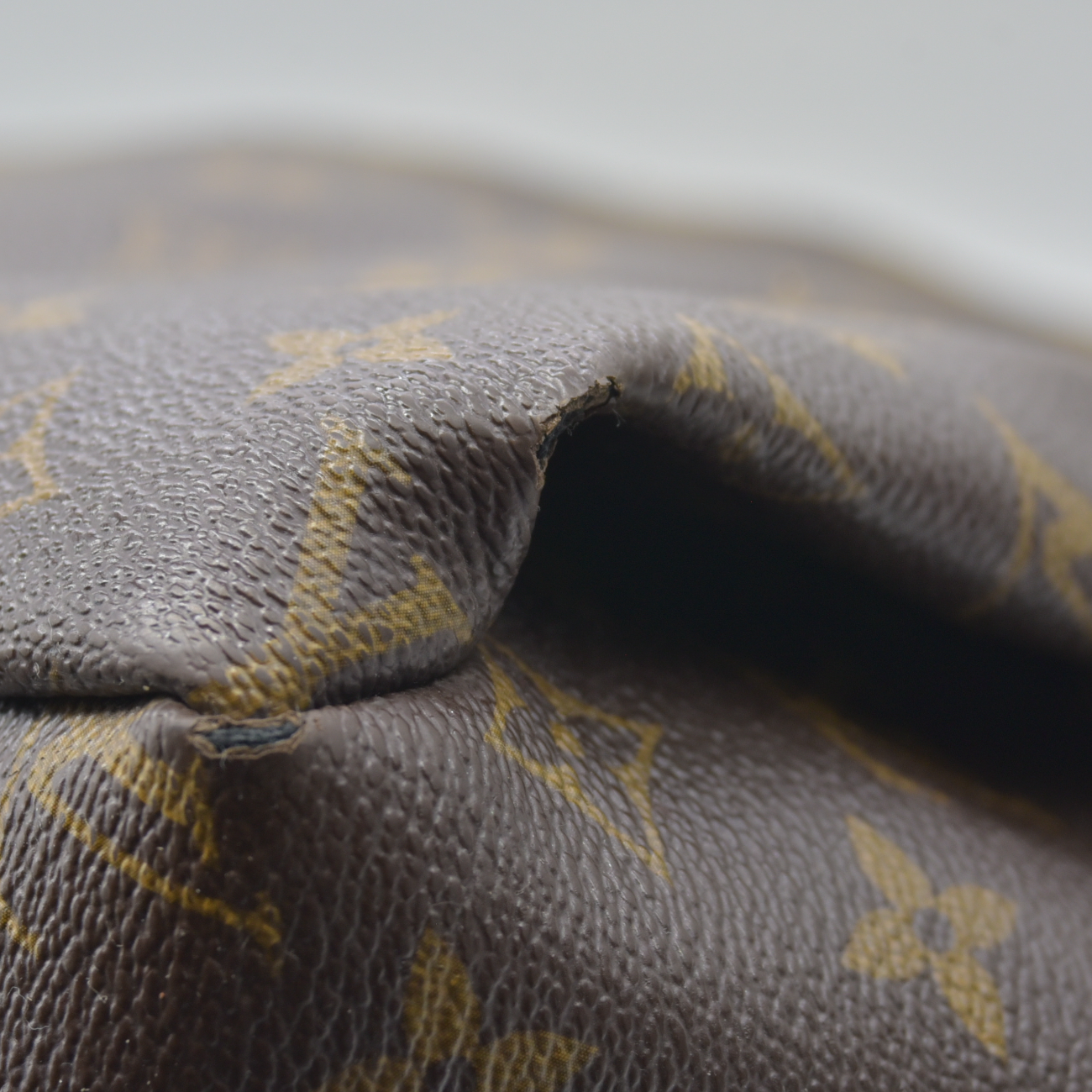 $2500 2010 Louis Vuitton Monogram Artsy GM SD2180