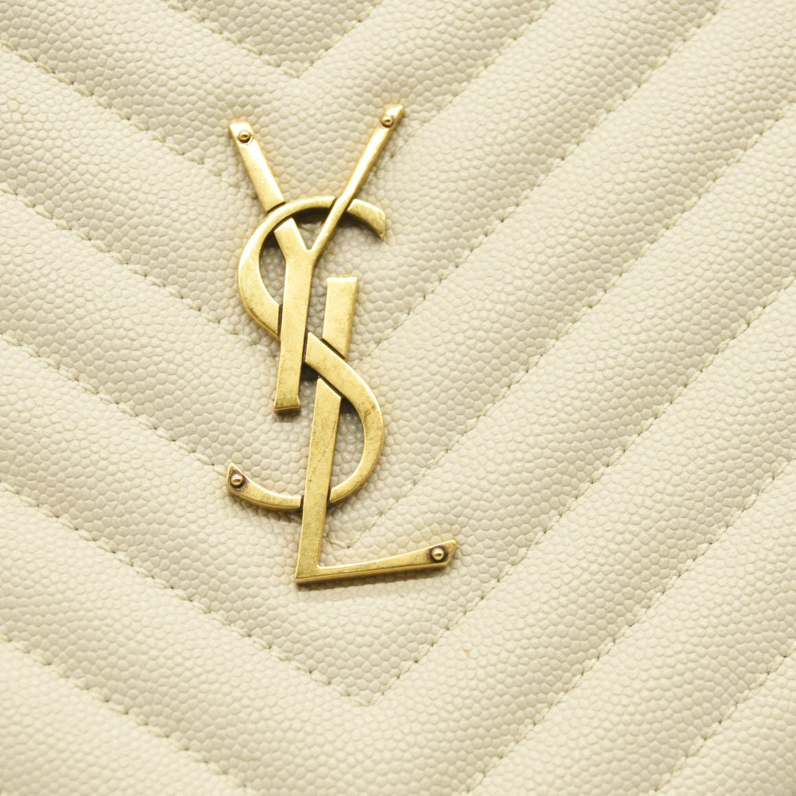 Saint Laurent  Grain De Poudre Matelasse Chevron Quilted Round Vinyle Camera Bag Crema Soft