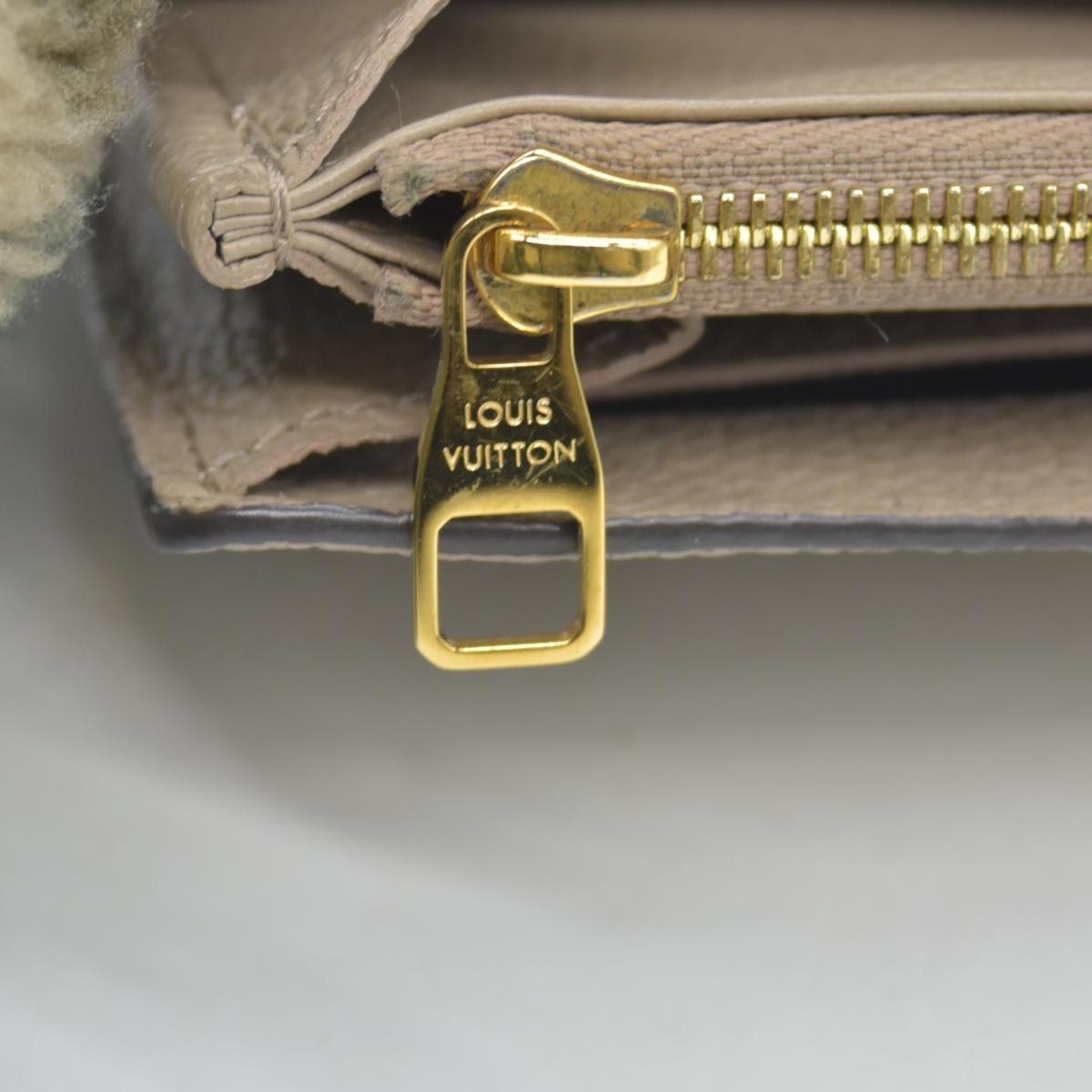 $1060 LOUIS VUITTON Portefeuille Sarah Monogram Empreinte Tourterelle Wallet