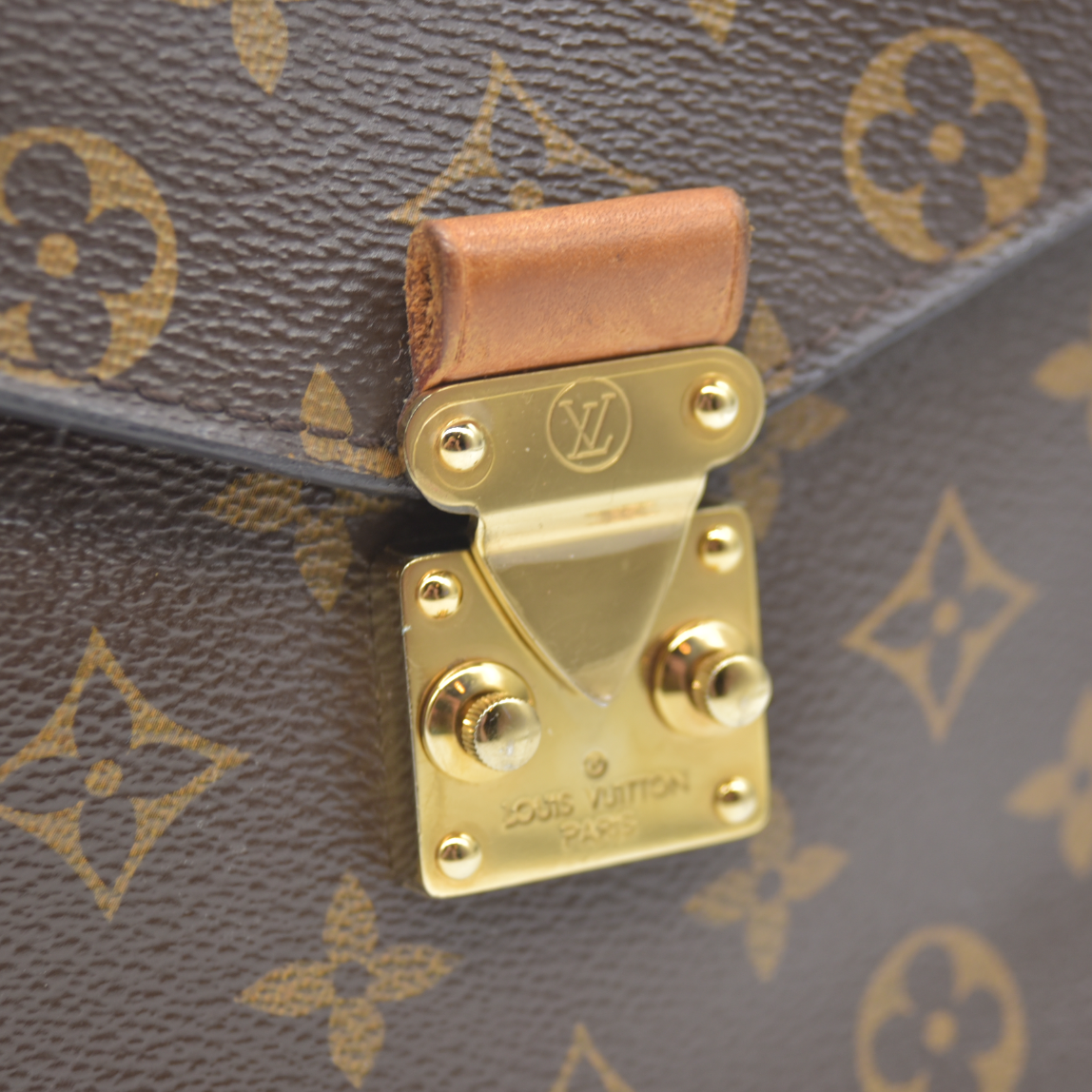 Louis Vuitton  Monogram Pochette Metis AR0148
