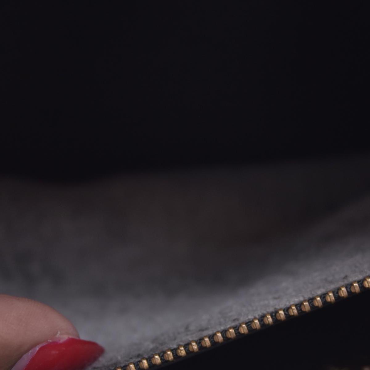 $780 1990 LOUIS VUITTON Epi Art-Deco Pochette Clutch Bag Noir Black V.I. 1920 CONSIGNMENT 10021630