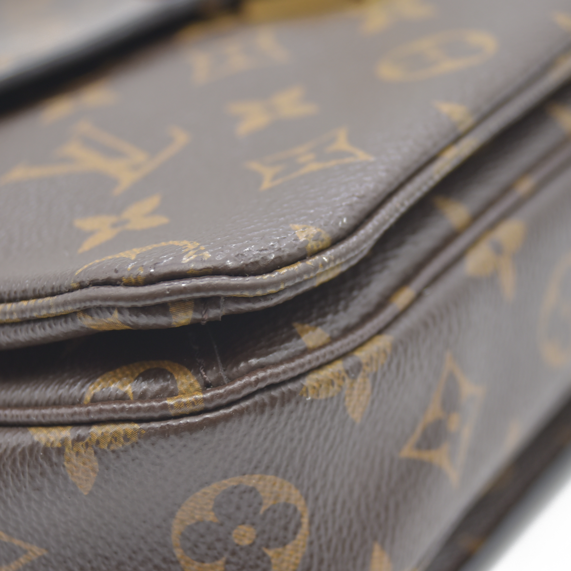 Louis Vuitton  Monogram Pochette Metis AR0148