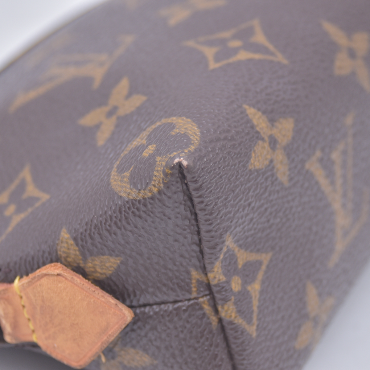 $625 2000 LOUIS VUITTON Monogram Cosmetic Pouch CA1010