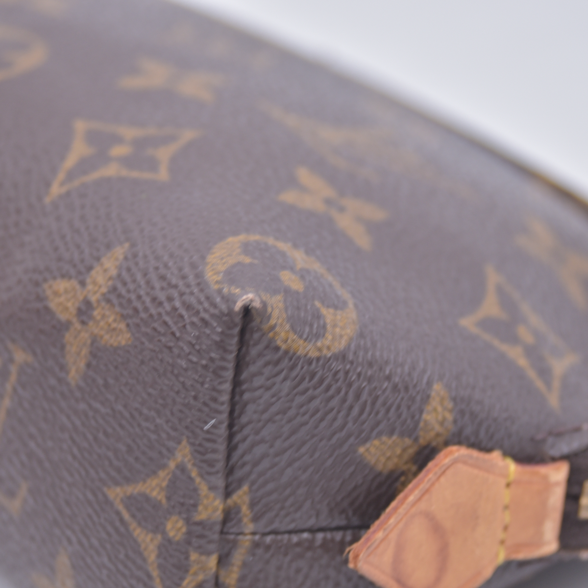 $625 2000 LOUIS VUITTON Monogram Cosmetic Pouch CA1010