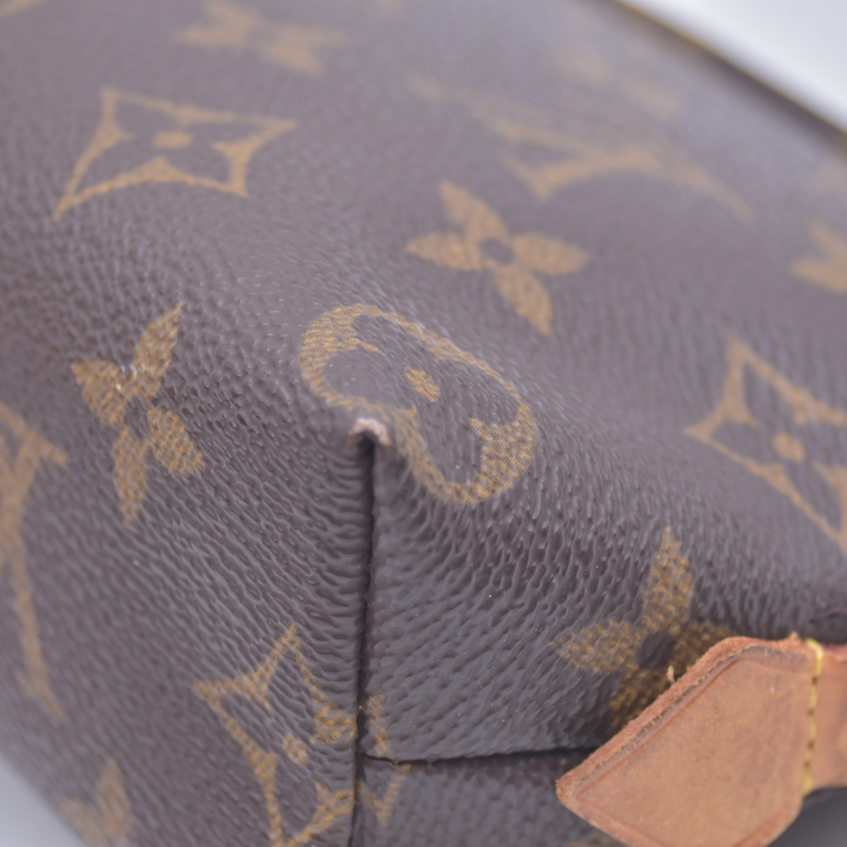 $625 2000 LOUIS VUITTON Monogram Cosmetic Pouch CA1010