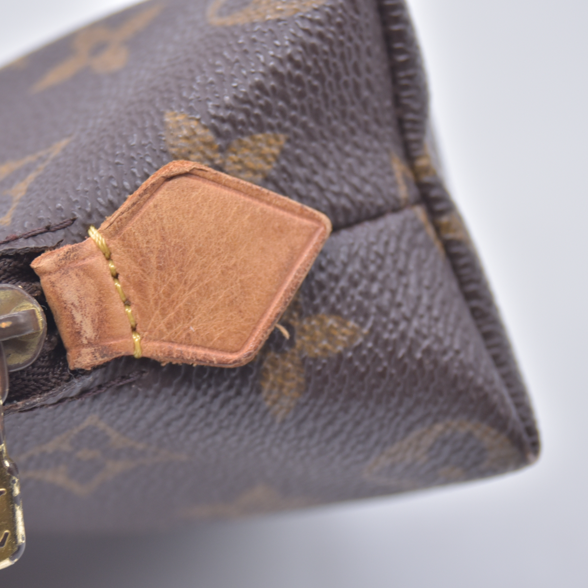 $625 2000 LOUIS VUITTON Monogram Cosmetic Pouch CA1010