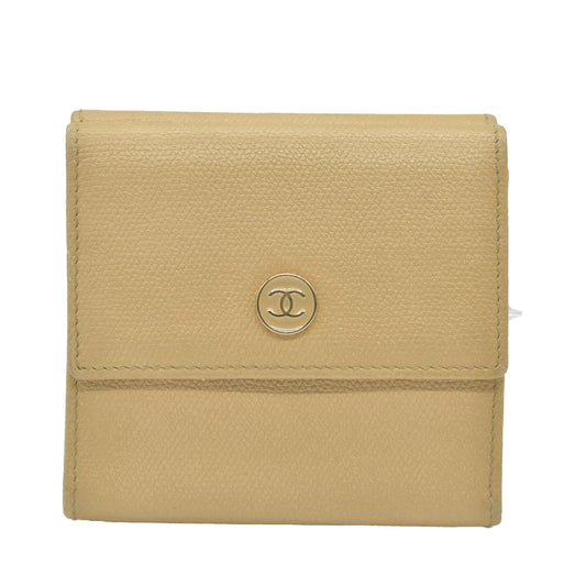 $550 Chanel  Vintage Enamel Button Compact Wallet CONSIGNMENT