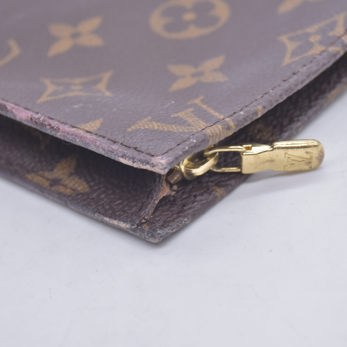 $590 1998 LOUIS VUITTON Monogram Bucket 27 Pouch AR0938