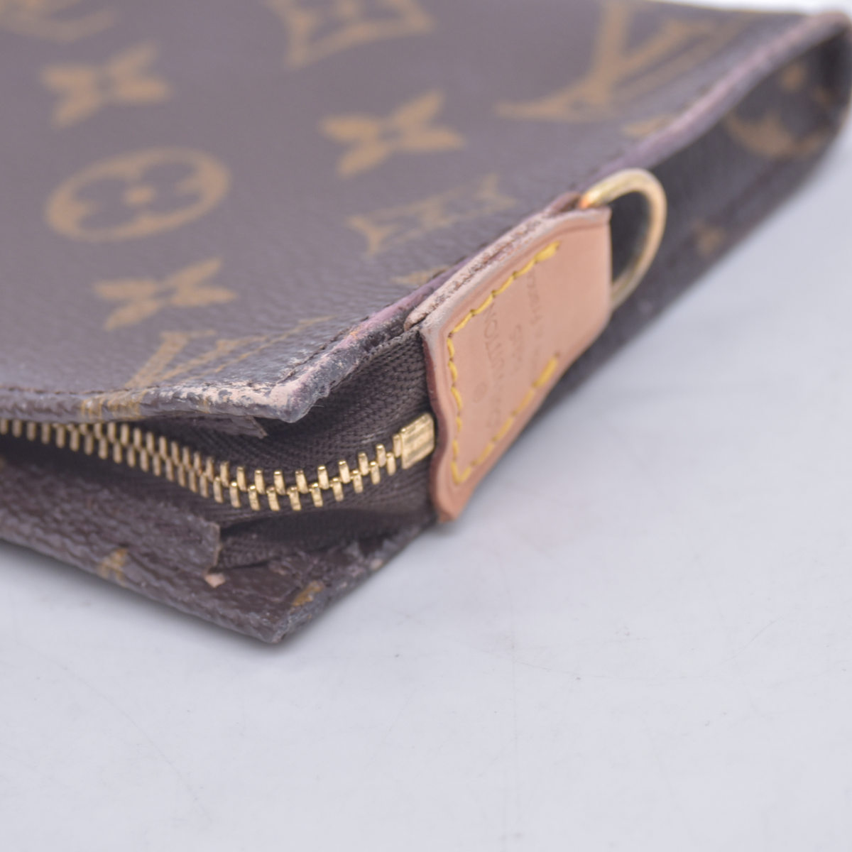 $590 1998 LOUIS VUITTON Monogram Bucket 27 Pouch AR0938