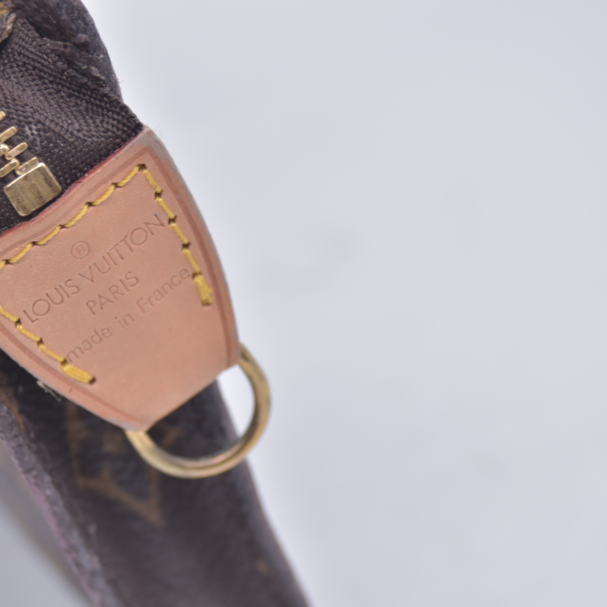 $590 1998 LOUIS VUITTON Monogram Bucket 27 Pouch AR0938