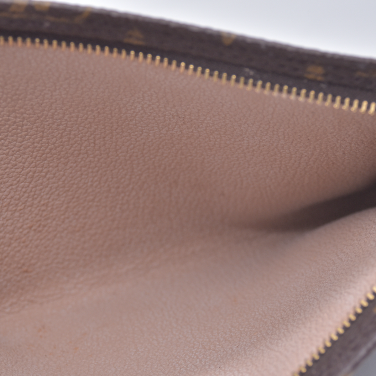 $590 1998 LOUIS VUITTON Monogram Bucket 27 Pouch AR0938