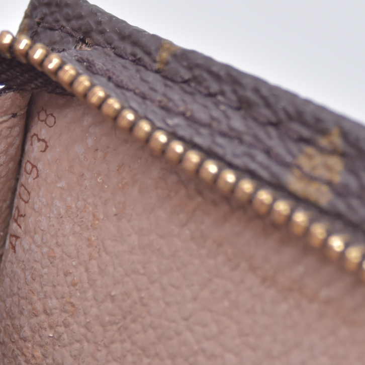 $590 1998 LOUIS VUITTON Monogram Bucket 27 Pouch AR0938