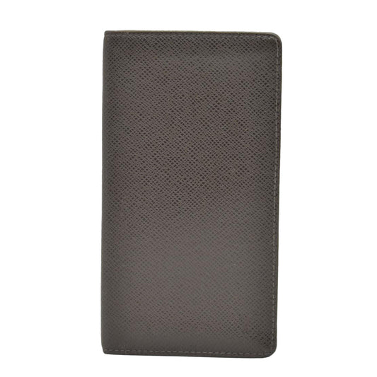 $835 Louis Vuitton Taiga Brown Leather Bifold Wallet CONSIGNMENT