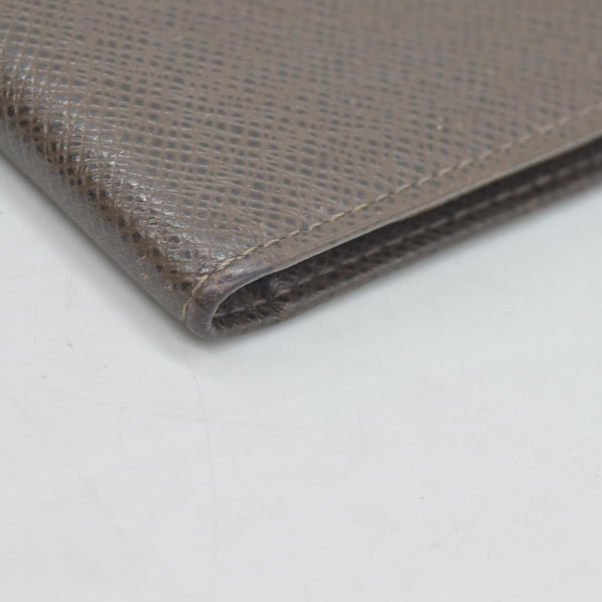 $835 Louis Vuitton Taiga Brown Leather Bifold Wallet CONSIGNMENT