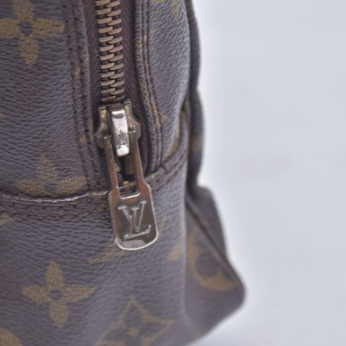 $600 1985 Louis Vuitton Cosmetic Pouch Trousse Toilette 28 851TH