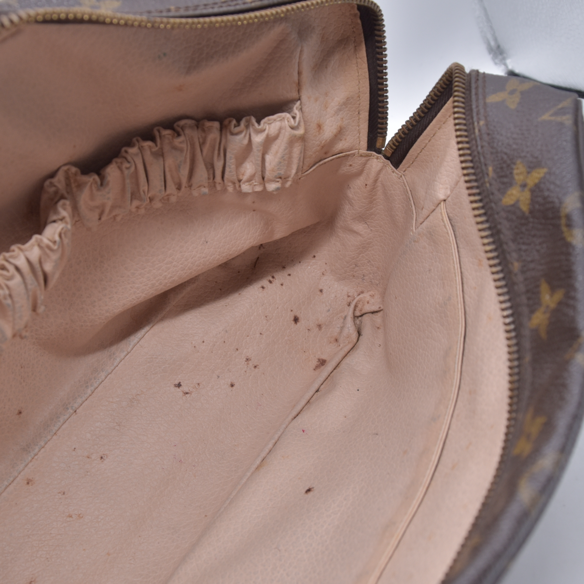 $600 1985 Louis Vuitton Cosmetic Pouch Trousse Toilette 28 851TH
